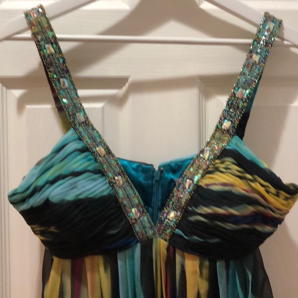 Beautiful evening gown - Picture 3 of 7